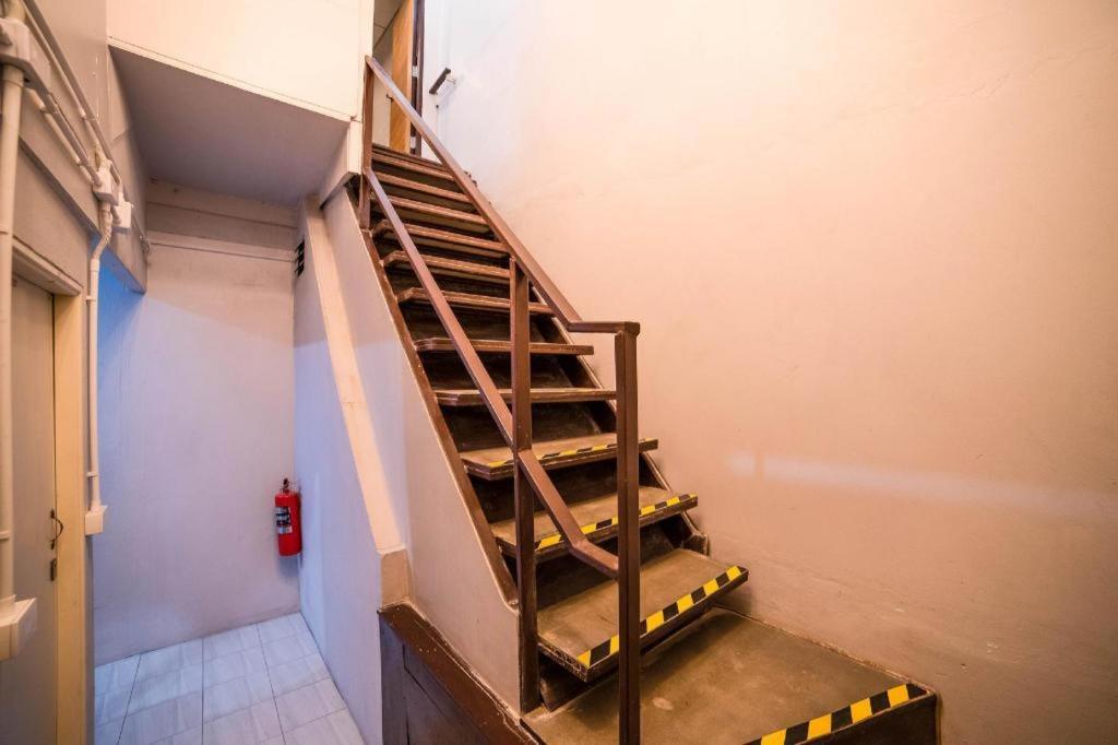 Oyo 480 Lemon Siam Hostel Bangkok Extérieur photo
